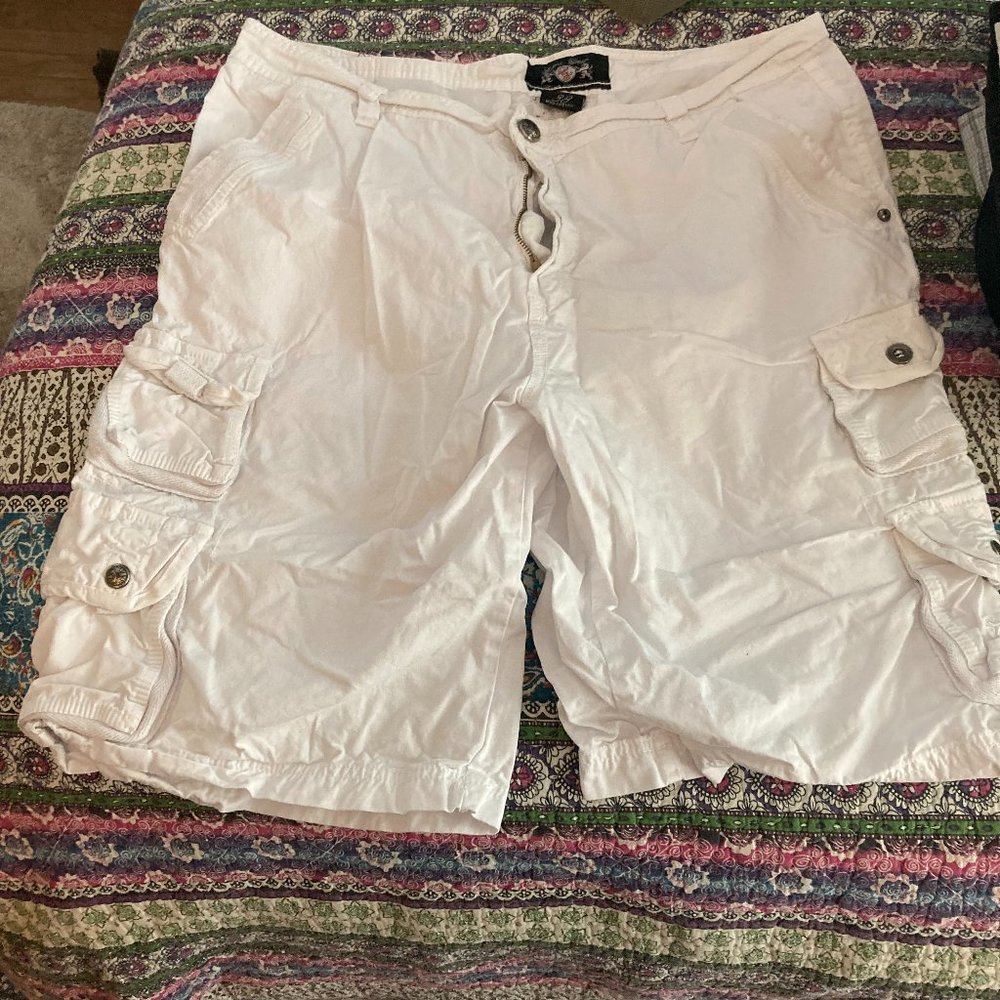 Lion's Crest Mens Shorts